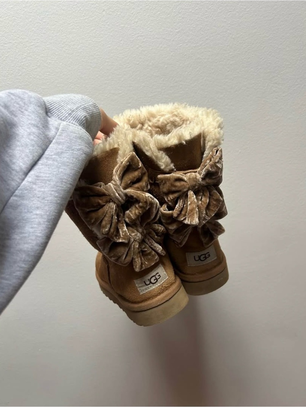 UGG Women's Short Bow Back Suede Boots in Chestnut